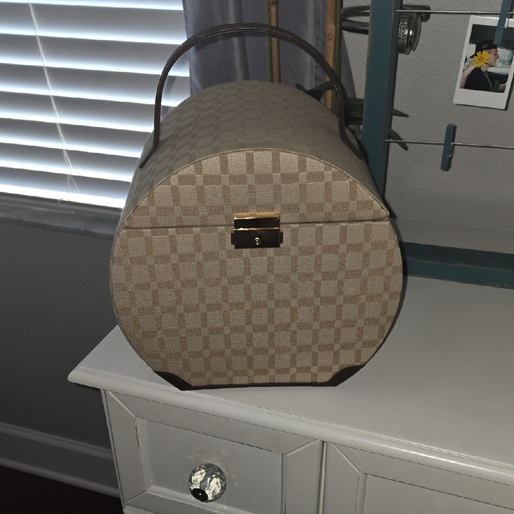Classy Tan Houndstooth Pattern Jewelry Box